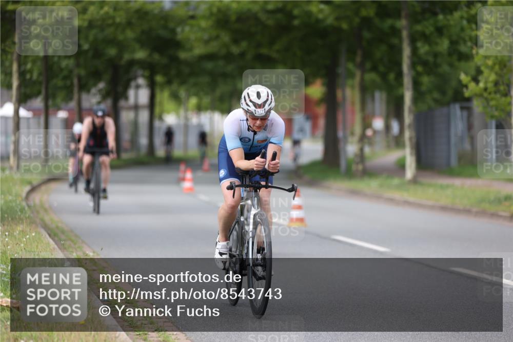 10.08.2025 - GEWOBA Citytriathlon Bremen Yannick Fuchs http://msf.ph/oto/8543743 10.08.2025 12:52:06 Radfahren 604, 664, 708, 738, 891, 905, 973, 977, 1017, 1037 meine-sportfotos.de
