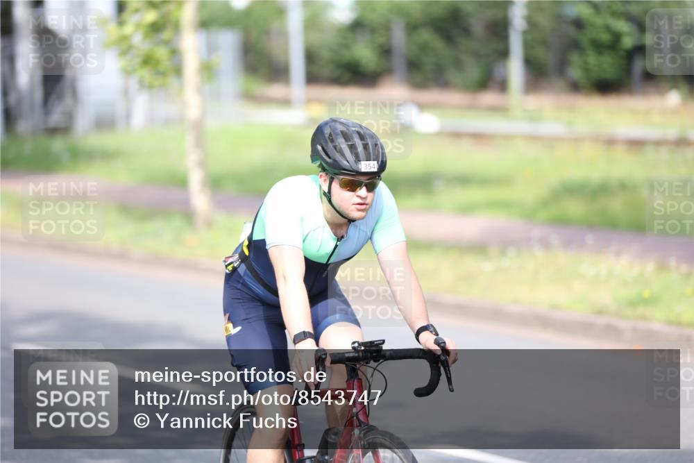 10.08.2025 - GEWOBA Citytriathlon Bremen Yannick Fuchs http://msf.ph/oto/8543747 10.08.2025 10:52:34 Radfahren 21, 43, 349, 354, 355, 491, 504 meine-sportfotos.de