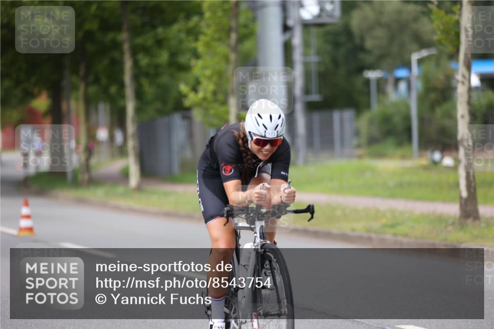 10.08.2025 - GEWOBA Citytriathlon Bremen Yannick Fuchs http://msf.ph/oto/8543754 10.08.2025 12:52:07 Radfahren 604, 664, 708, 738, 891, 905, 973, 977, 1017, 1037 meine-sportfotos.de