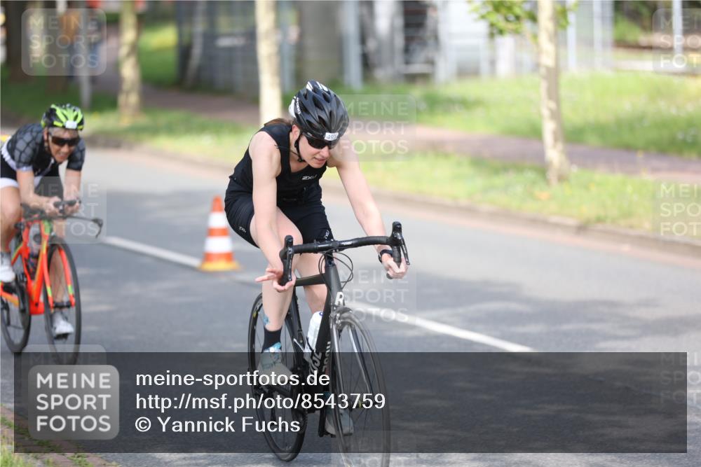 10.08.2025 - GEWOBA Citytriathlon Bremen Yannick Fuchs http://msf.ph/oto/8543759 10.08.2025 10:52:37 Radfahren 21, 43, 354, 355, 491, 504 meine-sportfotos.de