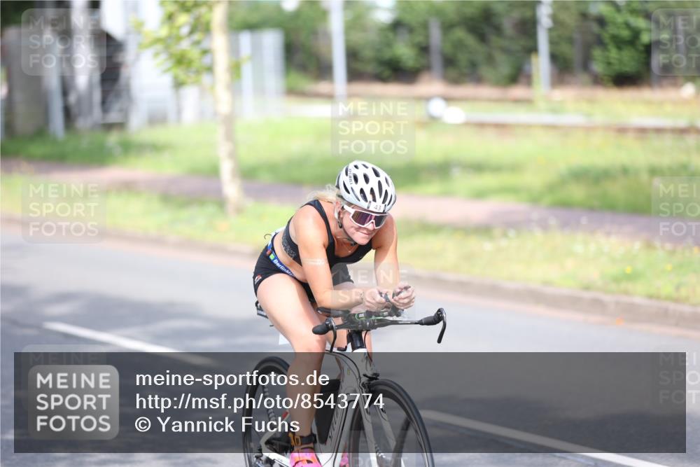 10.08.2025 - GEWOBA Citytriathlon Bremen Yannick Fuchs http://msf.ph/oto/8543774 10.08.2025 10:52:41 Radfahren 21, 43, 354, 400, 491, 504 meine-sportfotos.de