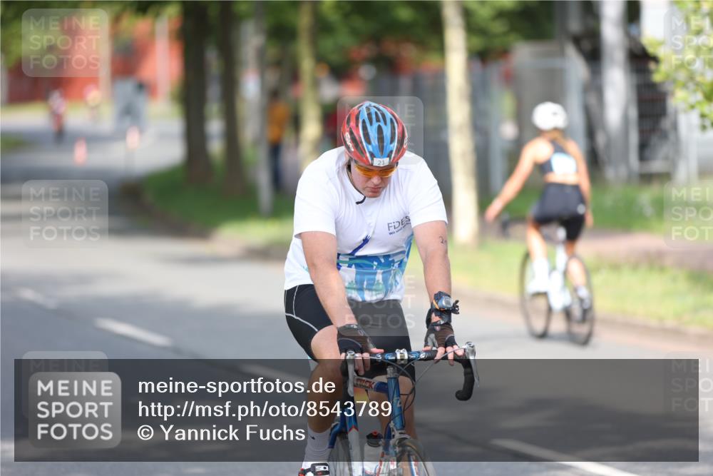 10.08.2025 - GEWOBA Citytriathlon Bremen Yannick Fuchs http://msf.ph/oto/8543789 10.08.2025 10:52:47 Radfahren 21, 43, 400, 413, 491, 504 meine-sportfotos.de