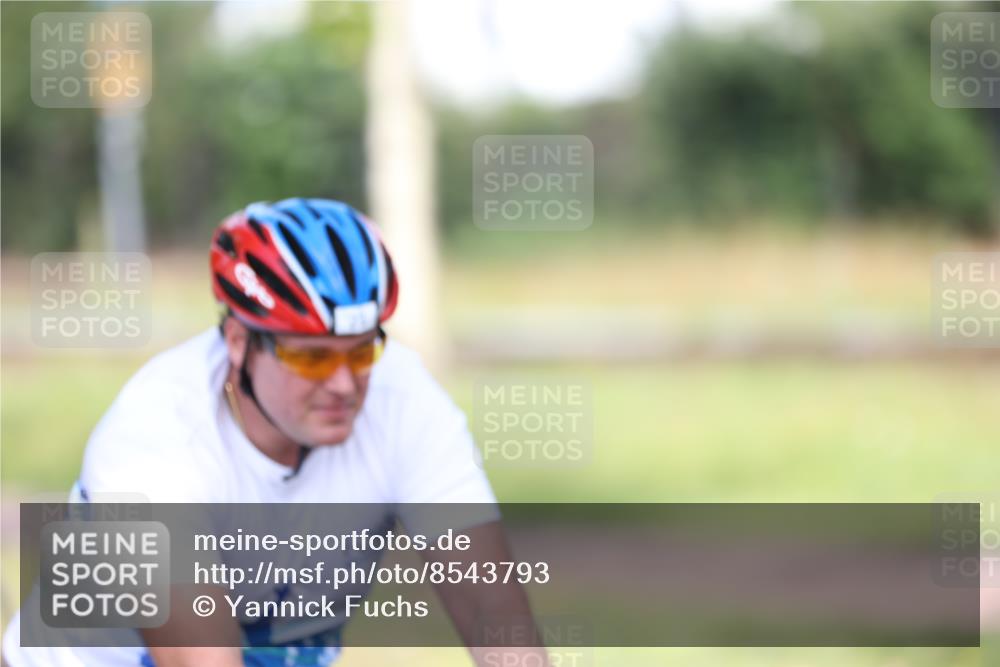 10.08.2025 - GEWOBA Citytriathlon Bremen Yannick Fuchs http://msf.ph/oto/8543793 10.08.2025 10:52:48 Radfahren 21, 43, 400, 413, 491 meine-sportfotos.de
