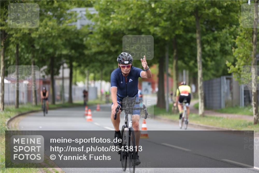 10.08.2025 - GEWOBA Citytriathlon Bremen Yannick Fuchs http://msf.ph/oto/8543813 10.08.2025 12:52:15 Radfahren 599, 603, 701, 708, 738, 834, 858, 891, 905, 973, 977, 1017, 1037 meine-sportfotos.de