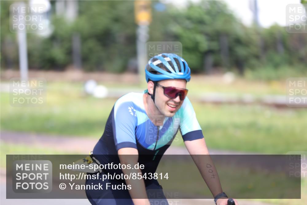 10.08.2025 - GEWOBA Citytriathlon Bremen Yannick Fuchs http://msf.ph/oto/8543814 10.08.2025 10:52:55 Radfahren 21, 358, 400, 413 meine-sportfotos.de