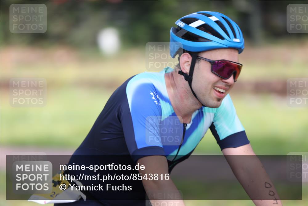 10.08.2025 - GEWOBA Citytriathlon Bremen Yannick Fuchs http://msf.ph/oto/8543816 10.08.2025 10:52:55 Radfahren 21, 358, 400, 413 meine-sportfotos.de