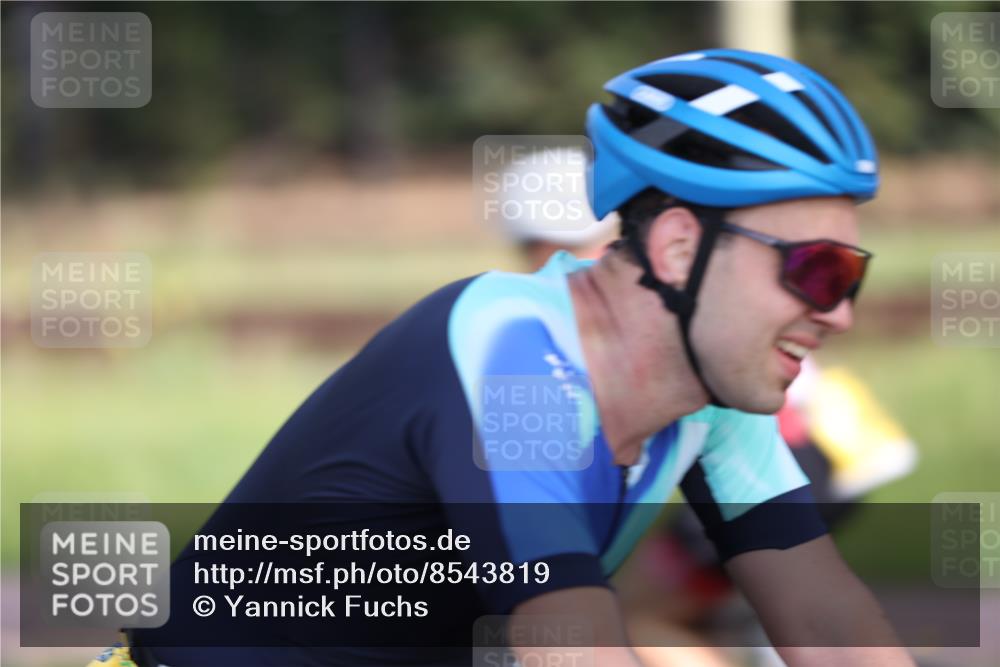 10.08.2025 - GEWOBA Citytriathlon Bremen Yannick Fuchs http://msf.ph/oto/8543819 10.08.2025 10:52:56 Radfahren 21, 358, 400, 413 meine-sportfotos.de