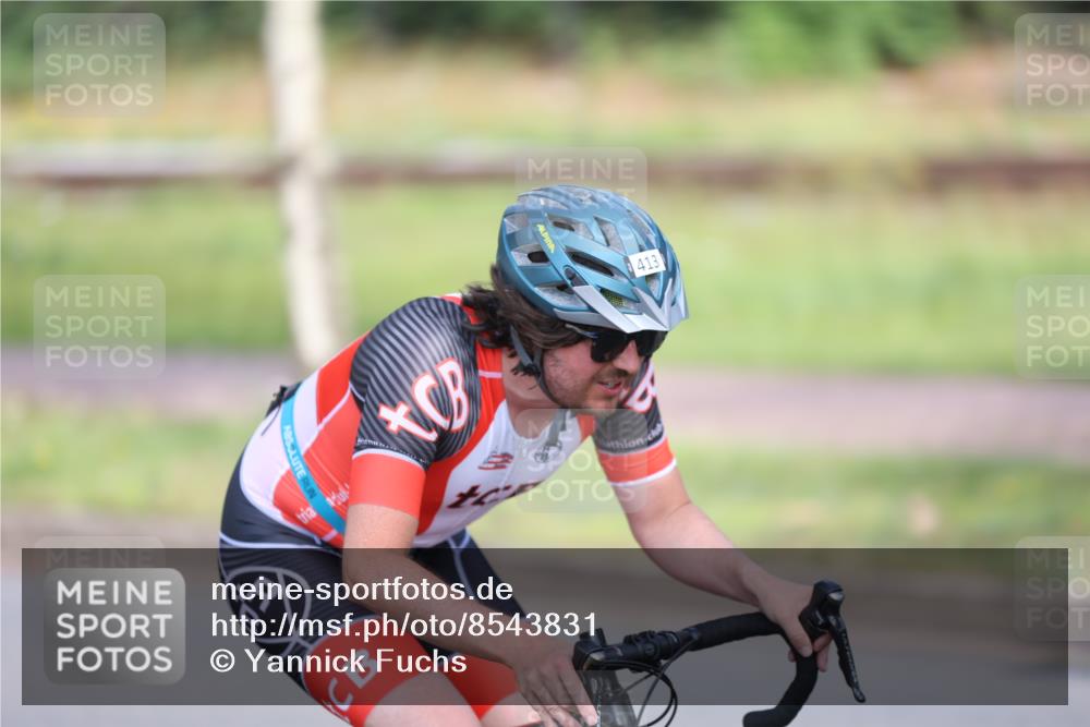 10.08.2025 - GEWOBA Citytriathlon Bremen Yannick Fuchs http://msf.ph/oto/8543831 10.08.2025 10:53:02 Radfahren 358, 379, 380, 382, 400, 413, 448 meine-sportfotos.de