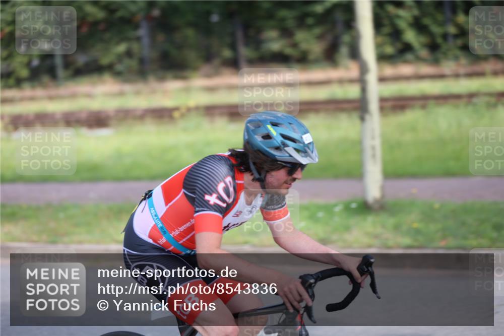 10.08.2025 - GEWOBA Citytriathlon Bremen Yannick Fuchs http://msf.ph/oto/8543836 10.08.2025 10:53:02 Radfahren 358, 379, 380, 382, 400, 413, 448 meine-sportfotos.de