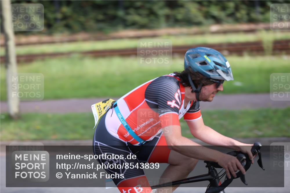10.08.2025 - GEWOBA Citytriathlon Bremen Yannick Fuchs http://msf.ph/oto/8543839 10.08.2025 10:53:02 Radfahren 358, 379, 380, 382, 400, 413, 448 meine-sportfotos.de
