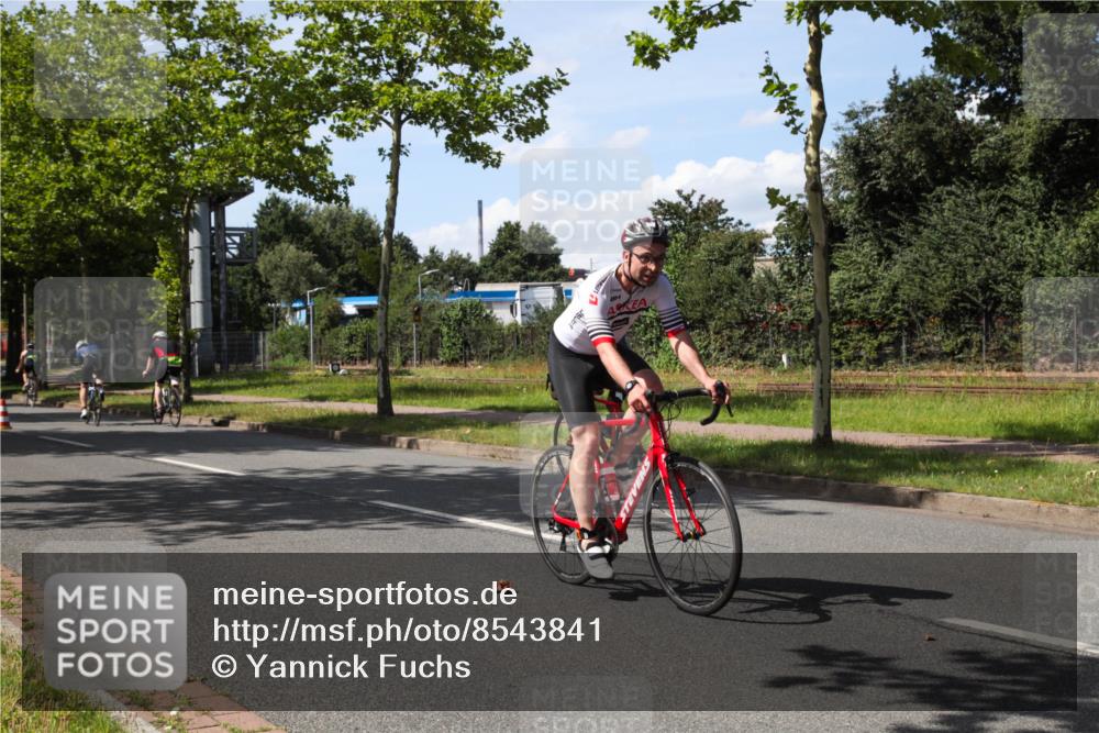 10.08.2025 - GEWOBA Citytriathlon Bremen Yannick Fuchs http://msf.ph/oto/8543841 10.08.2025 14:39:52 Radfahren 52, 69, 80, 90, 124, 139, 215, 217, 274 meine-sportfotos.de