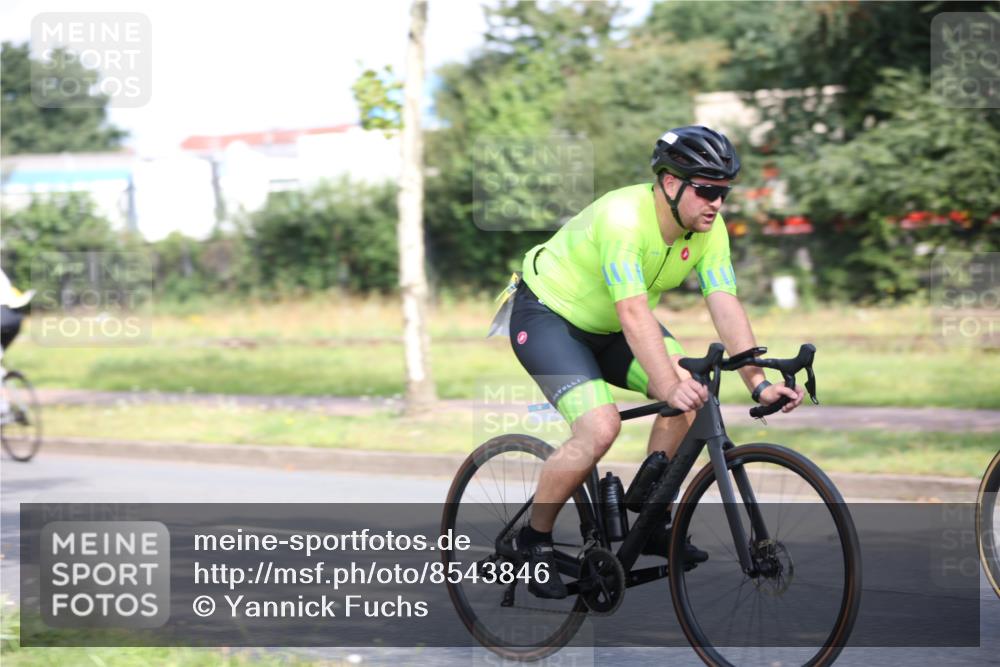 10.08.2025 - GEWOBA Citytriathlon Bremen Yannick Fuchs http://msf.ph/oto/8543846 10.08.2025 10:53:14 Radfahren 29, 225, 350, 358, 379, 380, 382, 404, 448, 502 meine-sportfotos.de
