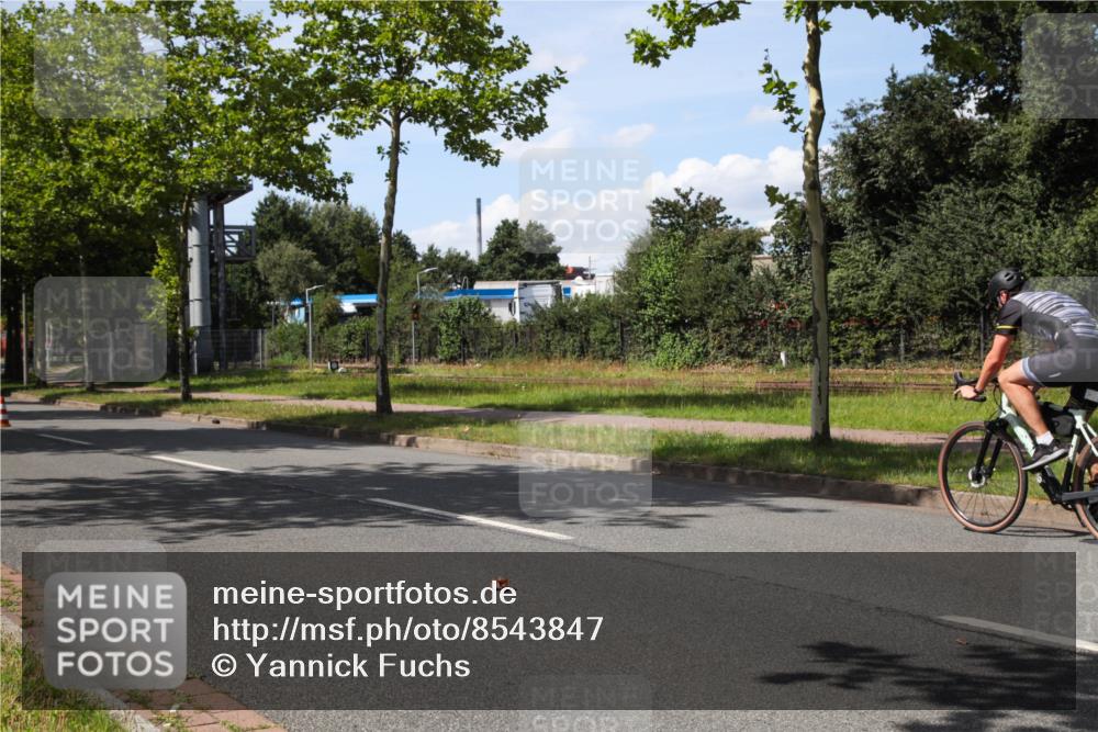 10.08.2025 - GEWOBA Citytriathlon Bremen Yannick Fuchs http://msf.ph/oto/8543847 10.08.2025 14:40:00 Radfahren 52, 59, 69, 80, 124, 139, 215, 217, 225, 274 meine-sportfotos.de