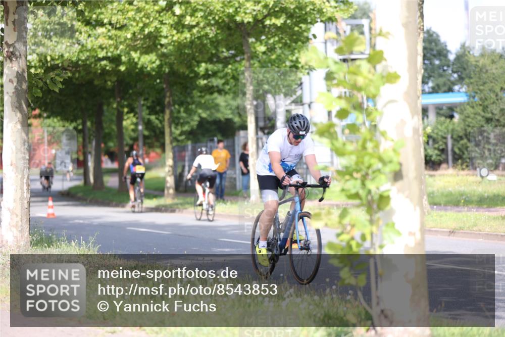 10.08.2025 - GEWOBA Citytriathlon Bremen Yannick Fuchs http://msf.ph/oto/8543853 10.08.2025 10:53:16 Radfahren 29, 225, 350, 358, 379, 380, 382, 404, 448, 502 meine-sportfotos.de