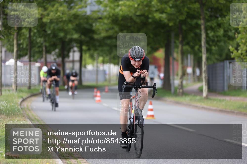 10.08.2025 - GEWOBA Citytriathlon Bremen Yannick Fuchs http://msf.ph/oto/8543855 10.08.2025 12:52:21 Radfahren 599, 603, 639, 701, 708, 738, 834, 858, 891, 905, 1017, 1037 meine-sportfotos.de