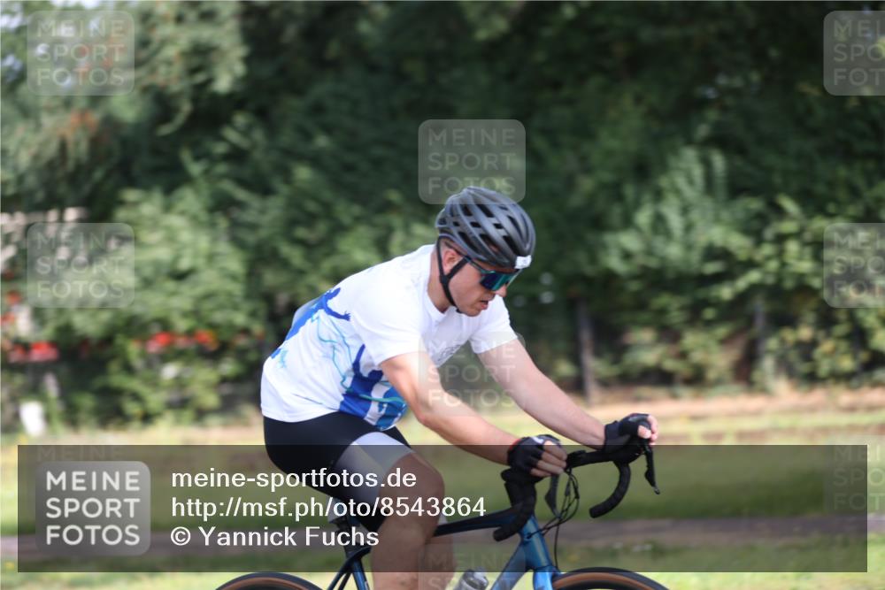 10.08.2025 - GEWOBA Citytriathlon Bremen Yannick Fuchs http://msf.ph/oto/8543864 10.08.2025 10:53:17 Radfahren 29, 225, 350, 358, 379, 380, 382, 404, 448, 502 meine-sportfotos.de