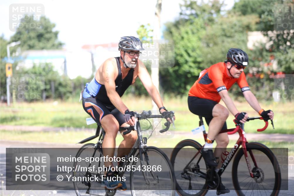 10.08.2025 - GEWOBA Citytriathlon Bremen Yannick Fuchs http://msf.ph/oto/8543866 10.08.2025 10:54:29 Radfahren 75, 123, 153, 356, 427, 492, 500 meine-sportfotos.de