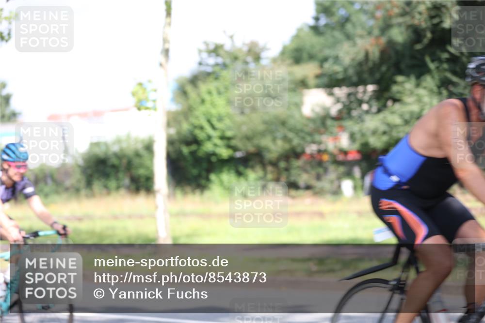 10.08.2025 - GEWOBA Citytriathlon Bremen Yannick Fuchs http://msf.ph/oto/8543873 10.08.2025 10:54:29 Radfahren 75, 123, 153, 356, 427, 492, 500 meine-sportfotos.de