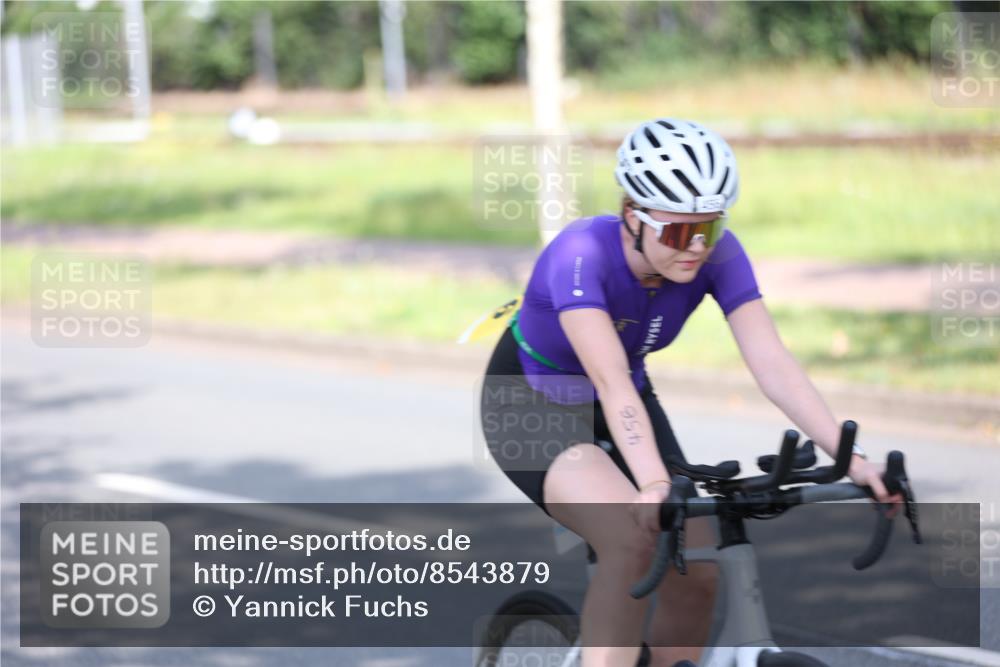 10.08.2025 - GEWOBA Citytriathlon Bremen Yannick Fuchs http://msf.ph/oto/8543879 10.08.2025 10:54:45 Radfahren 75, 85, 356, 373, 378, 452, 456 meine-sportfotos.de