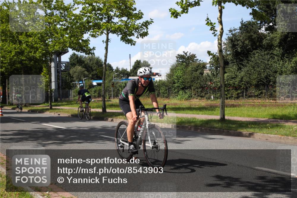 10.08.2025 - GEWOBA Citytriathlon Bremen Yannick Fuchs http://msf.ph/oto/8543903 10.08.2025 14:40:29 Radfahren 29, 47, 131, 242, 258, 297, 529 meine-sportfotos.de