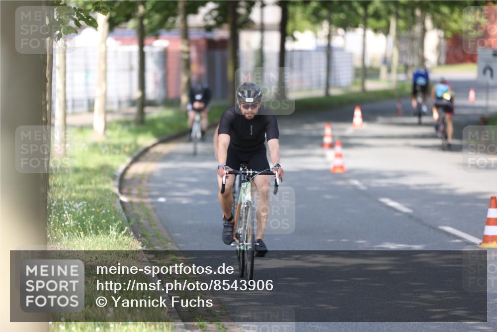 10.08.2025 - GEWOBA Citytriathlon Bremen Yannick Fuchs http://msf.ph/oto/8543906 10.08.2025 10:54:55 Radfahren 33, 85, 373, 378, 452, 456 meine-sportfotos.de