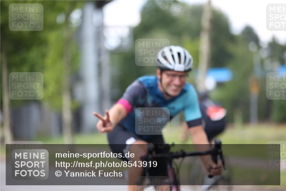 10.08.2025 - GEWOBA Citytriathlon Bremen Yannick Fuchs http://msf.ph/oto/8543919 10.08.2025 12:52:27 Radfahren 599, 603, 639, 701, 834, 858, 891, 1037 meine-sportfotos.de