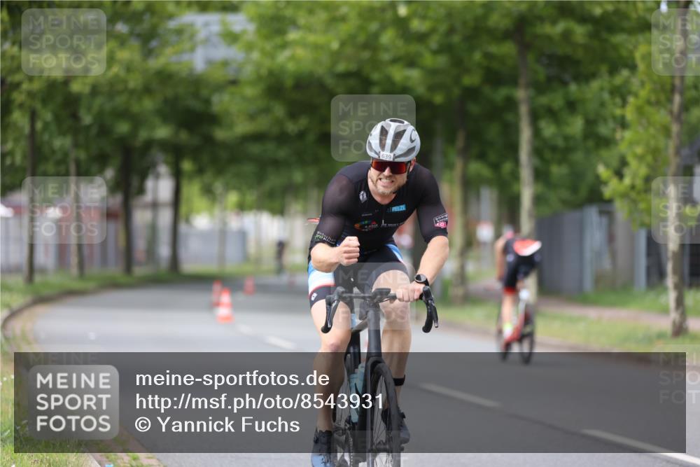 10.08.2025 - GEWOBA Citytriathlon Bremen Yannick Fuchs http://msf.ph/oto/8543931 10.08.2025 12:52:31 Radfahren 579, 599, 603, 639, 686, 701, 834, 858, 891 meine-sportfotos.de