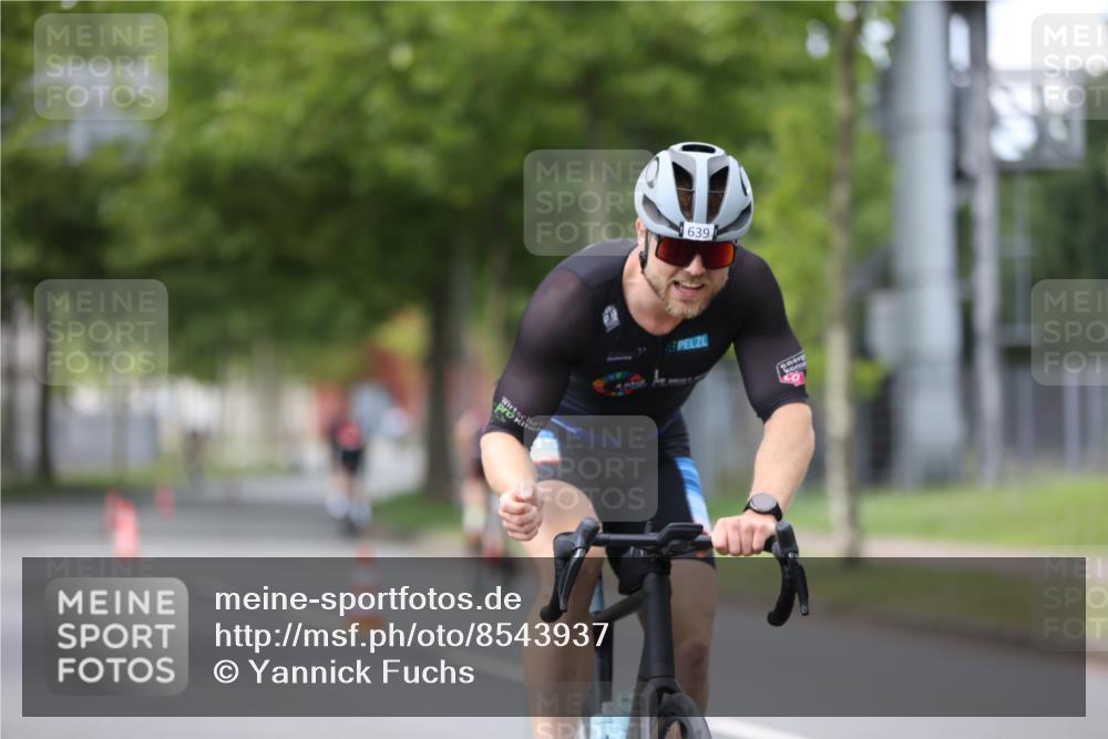 10.08.2025 - GEWOBA Citytriathlon Bremen Yannick Fuchs http://msf.ph/oto/8543937 10.08.2025 12:52:31 Radfahren 579, 599, 603, 639, 686, 701, 834, 858, 891 meine-sportfotos.de