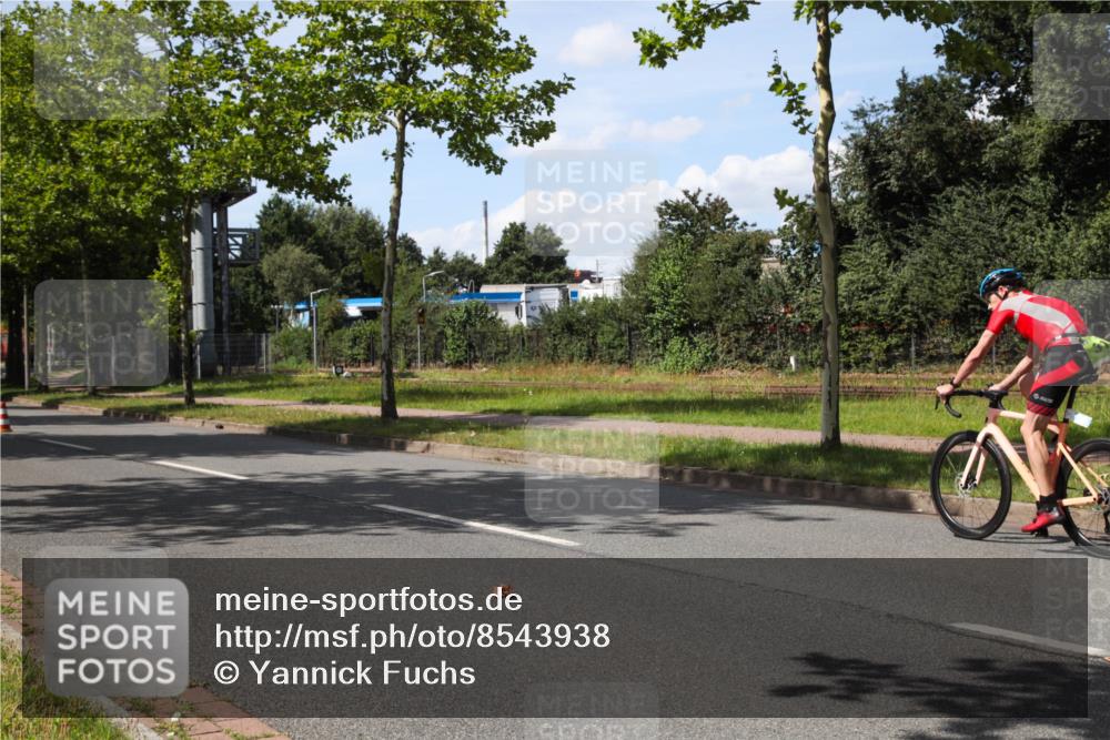 10.08.2025 - GEWOBA Citytriathlon Bremen Yannick Fuchs http://msf.ph/oto/8543938 10.08.2025 14:40:52 Radfahren 131, 142, 177, 186, 211, 224, 289 meine-sportfotos.de