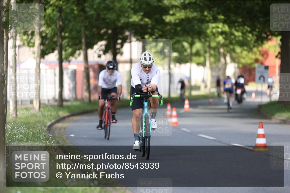 10.08.2025 - GEWOBA Citytriathlon Bremen Yannick Fuchs http://msf.ph/oto/8543939 10.08.2025 10:55:12 Radfahren 19, 33, 163, 211, 219, 397, 418 meine-sportfotos.de