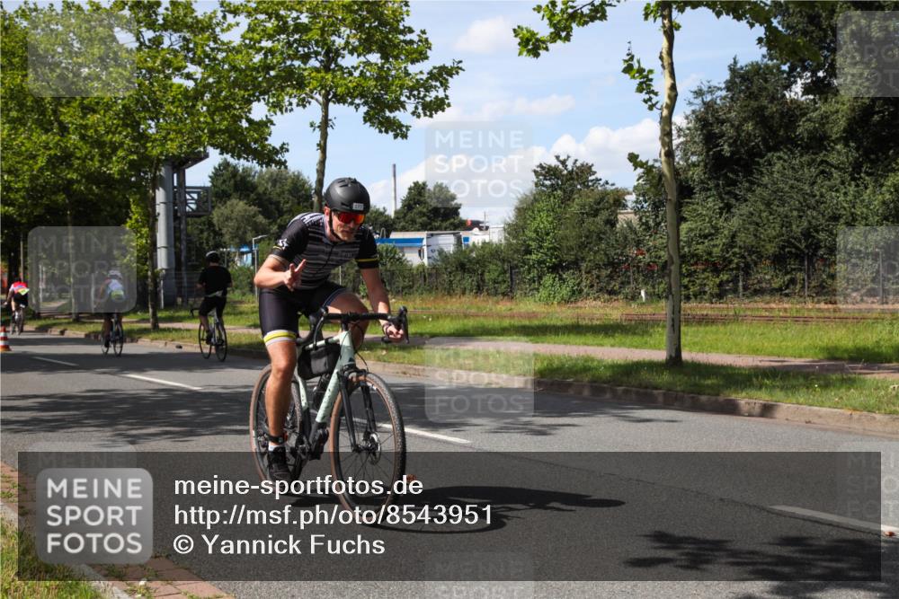 10.08.2025 - GEWOBA Citytriathlon Bremen Yannick Fuchs http://msf.ph/oto/8543951 10.08.2025 14:40:58 Radfahren 103, 142, 177, 204, 211, 224, 253, 432, 476, 477 meine-sportfotos.de