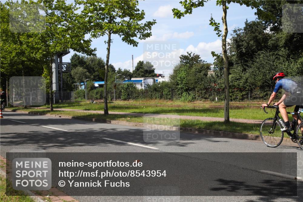 10.08.2025 - GEWOBA Citytriathlon Bremen Yannick Fuchs http://msf.ph/oto/8543954 10.08.2025 14:41:00 Radfahren 103, 142, 177, 204, 224, 249, 253, 432, 476, 477 meine-sportfotos.de