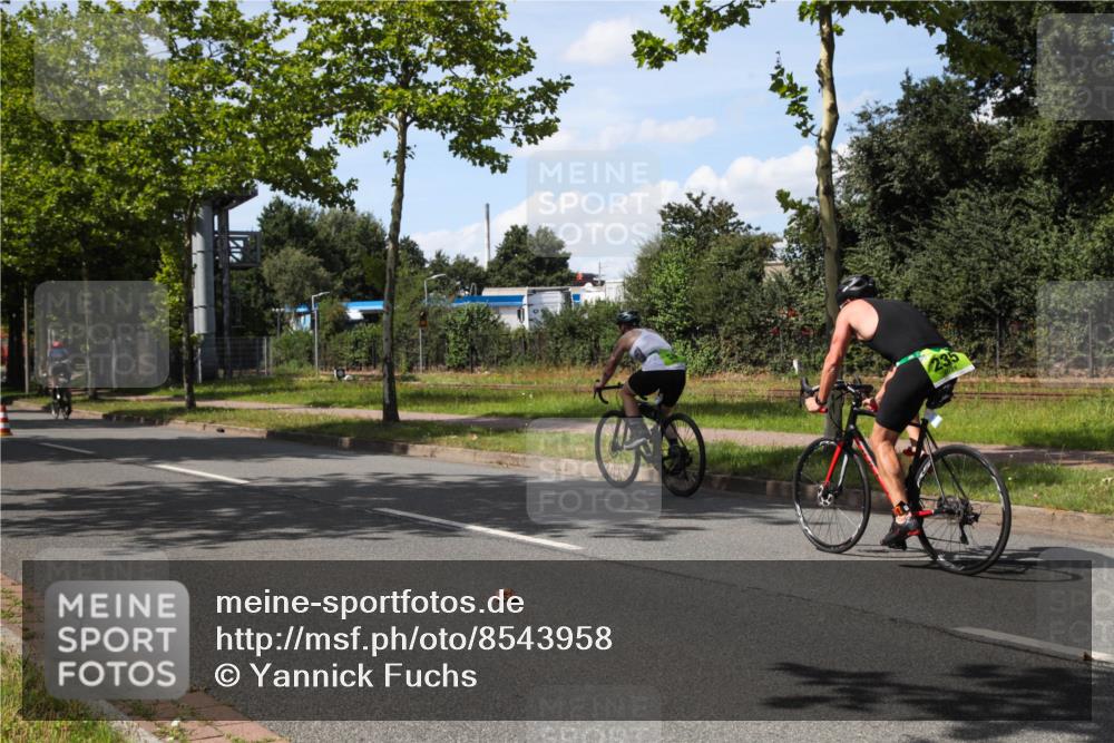 10.08.2025 - GEWOBA Citytriathlon Bremen Yannick Fuchs http://msf.ph/oto/8543958 10.08.2025 14:41:04 Radfahren 103, 142, 177, 204, 249, 253, 266, 353, 431, 432, 476, 477 meine-sportfotos.de