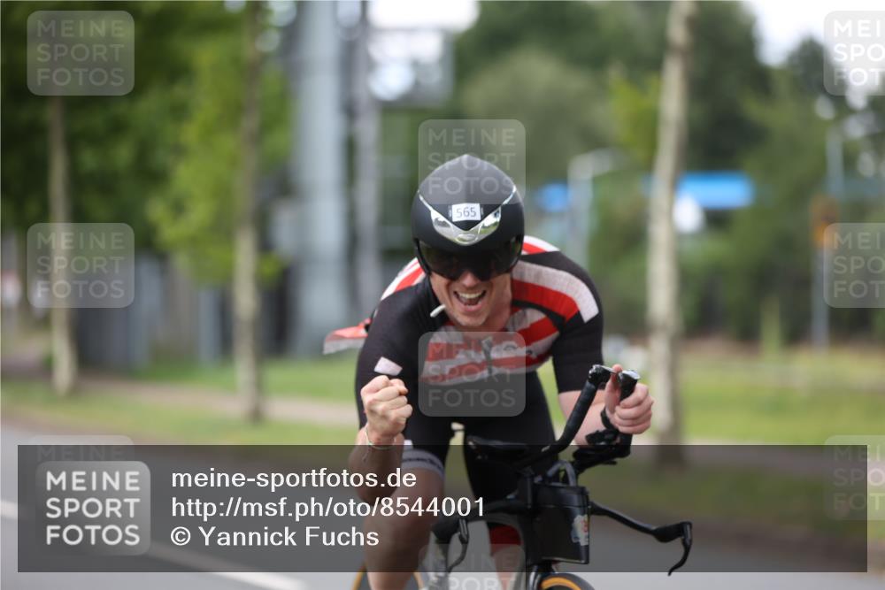 10.08.2025 - GEWOBA Citytriathlon Bremen Yannick Fuchs http://msf.ph/oto/8544001 10.08.2025 12:52:48 Radfahren 565, 579, 635, 642, 686, 763, 915, 919, 956 meine-sportfotos.de
