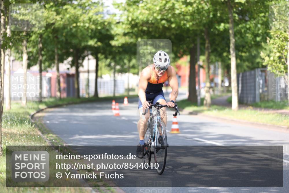 10.08.2025 - GEWOBA Citytriathlon Bremen Yannick Fuchs http://msf.ph/oto/8544010 10.08.2025 10:55:28 Radfahren 19, 163, 211, 219, 397, 444 meine-sportfotos.de