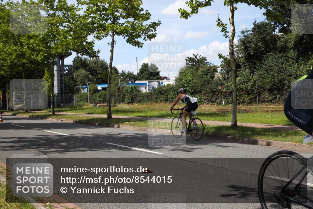 10.08.2025 - GEWOBA Citytriathlon Bremen Yannick Fuchs http://msf.ph/oto/8544015 10.08.2025 14:41:38 Radfahren 36, 209, 306, 317, 343, 480, 513 meine-sportfotos.de