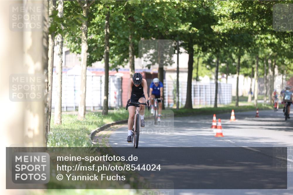 10.08.2025 - GEWOBA Citytriathlon Bremen Yannick Fuchs http://msf.ph/oto/8544024 10.08.2025 10:55:39 Radfahren 117, 444, 480 meine-sportfotos.de