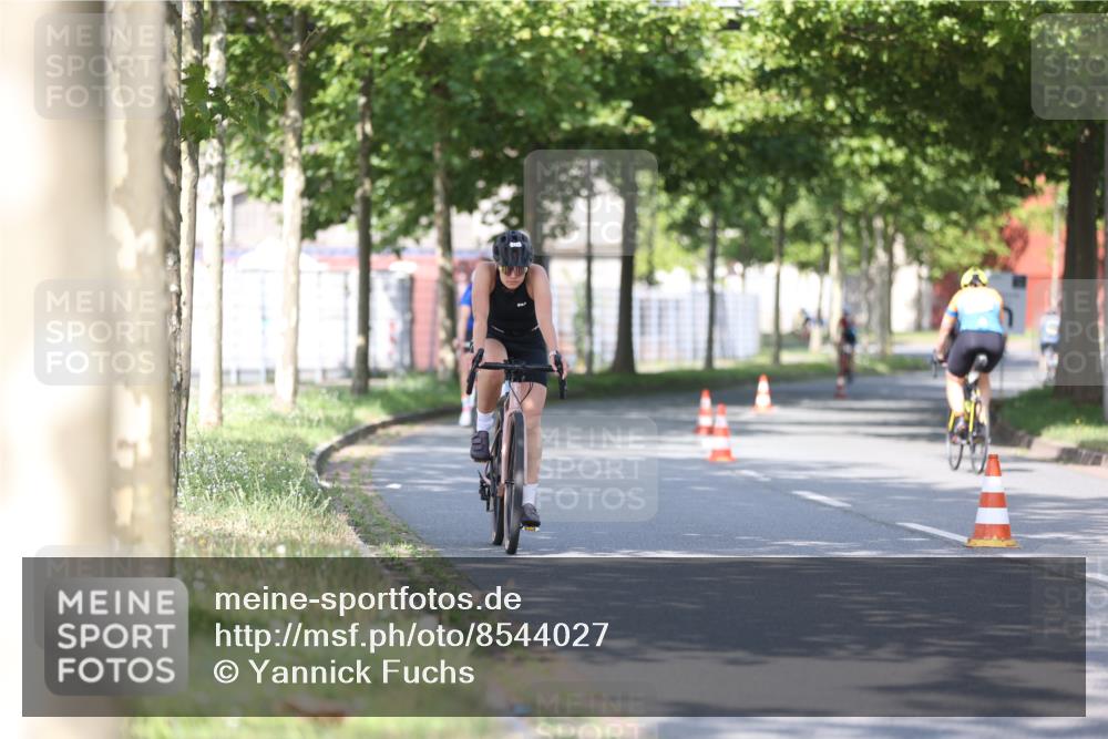 10.08.2025 - GEWOBA Citytriathlon Bremen Yannick Fuchs http://msf.ph/oto/8544027 10.08.2025 10:55:40 Radfahren 117, 444, 480 meine-sportfotos.de