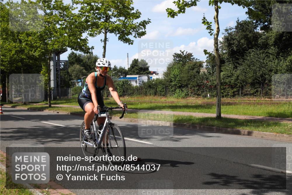 10.08.2025 - GEWOBA Citytriathlon Bremen Yannick Fuchs http://msf.ph/oto/8544037 10.08.2025 14:41:53 Radfahren 56, 209, 213, 235, 246, 250, 262, 317, 478, 480, 513 meine-sportfotos.de