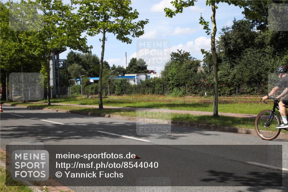 10.08.2025 - GEWOBA Citytriathlon Bremen Yannick Fuchs http://msf.ph/oto/8544040 10.08.2025 14:41:55 Radfahren 56, 209, 213, 235, 246, 250, 262, 317, 478, 480, 513 meine-sportfotos.de