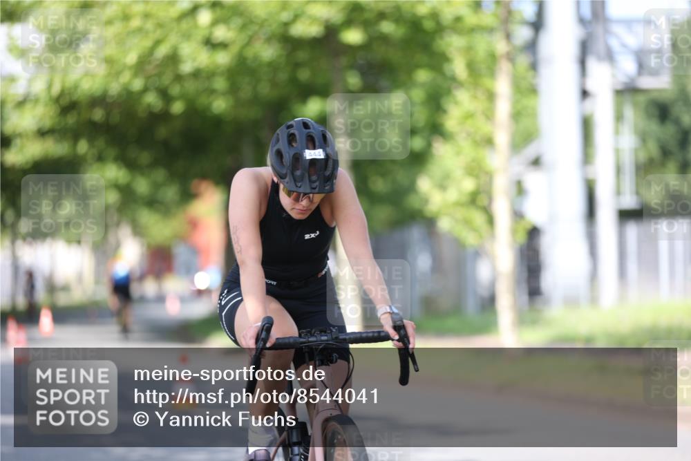 10.08.2025 - GEWOBA Citytriathlon Bremen Yannick Fuchs http://msf.ph/oto/8544041 10.08.2025 10:55:42 Radfahren 93, 117, 207, 444, 480 meine-sportfotos.de