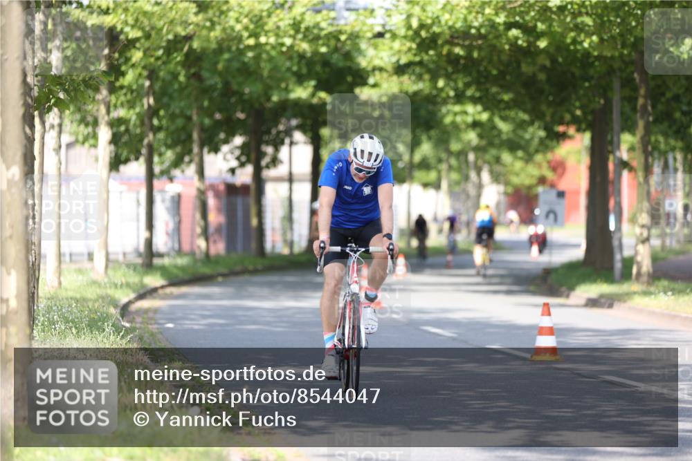 10.08.2025 - GEWOBA Citytriathlon Bremen Yannick Fuchs http://msf.ph/oto/8544047 10.08.2025 10:55:43 Radfahren 93, 117, 207, 444, 480 meine-sportfotos.de