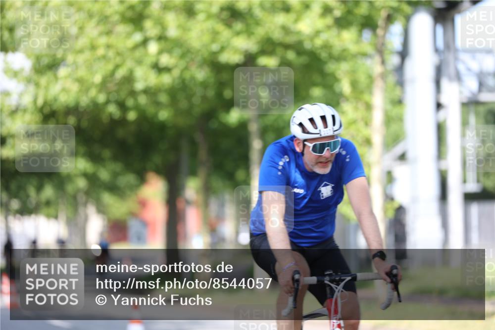 10.08.2025 - GEWOBA Citytriathlon Bremen Yannick Fuchs http://msf.ph/oto/8544057 10.08.2025 10:55:45 Radfahren 93, 117, 207, 444, 480 meine-sportfotos.de