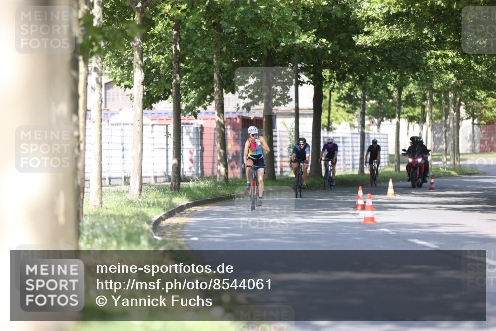 10.08.2025 - GEWOBA Citytriathlon Bremen Yannick Fuchs http://msf.ph/oto/8544061 10.08.2025 10:55:46 Radfahren 93, 117, 207, 444, 480 meine-sportfotos.de