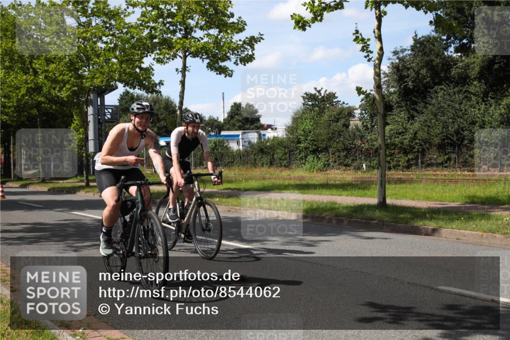10.08.2025 - GEWOBA Citytriathlon Bremen Yannick Fuchs http://msf.ph/oto/8544062 10.08.2025 14:42:07 Radfahren 56, 145, 213, 235, 246, 250 meine-sportfotos.de