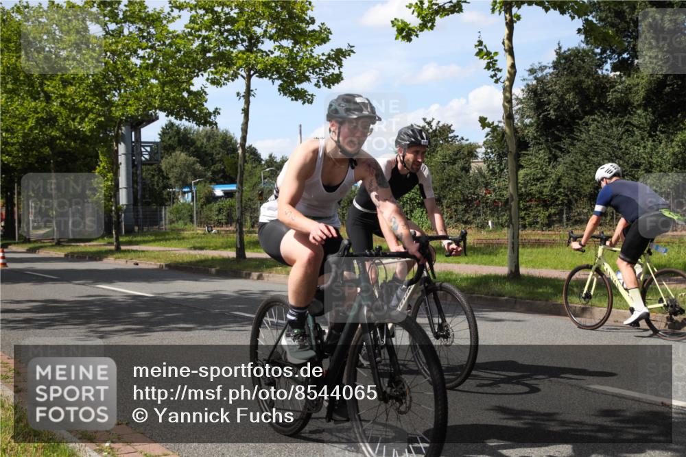 10.08.2025 - GEWOBA Citytriathlon Bremen Yannick Fuchs http://msf.ph/oto/8544065 10.08.2025 14:42:07 Radfahren 56, 145, 213, 235, 246, 250 meine-sportfotos.de