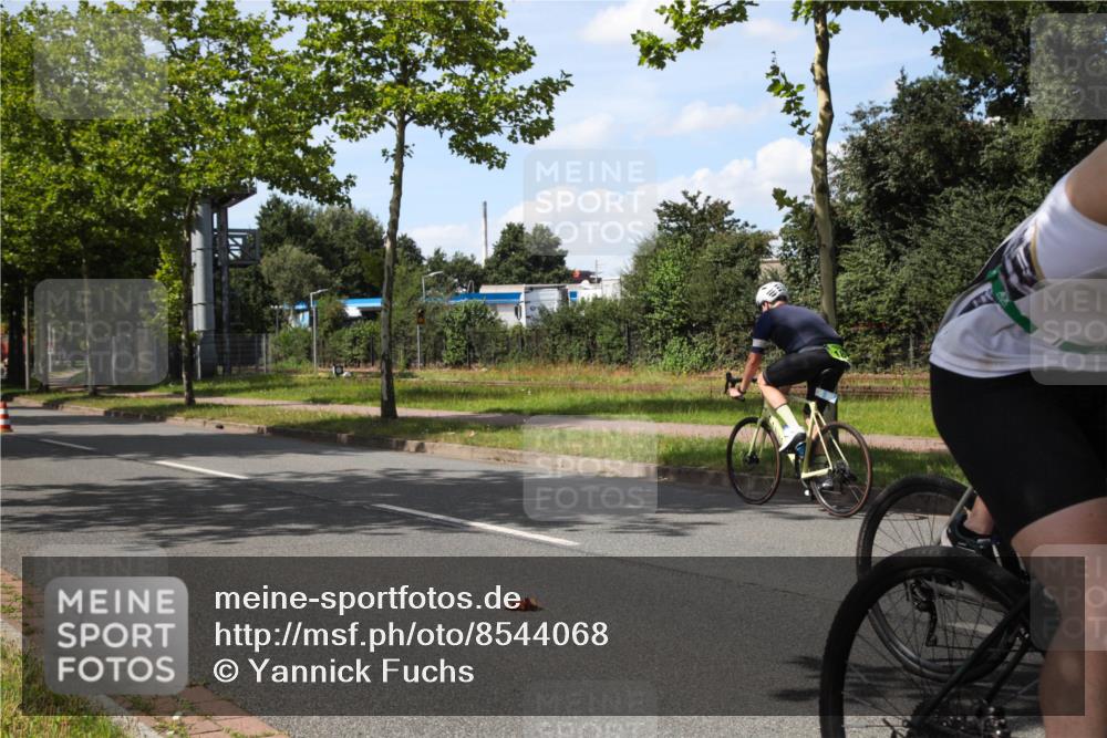 10.08.2025 - GEWOBA Citytriathlon Bremen Yannick Fuchs http://msf.ph/oto/8544068 10.08.2025 14:42:07 Radfahren 56, 145, 213, 235, 246, 250 meine-sportfotos.de