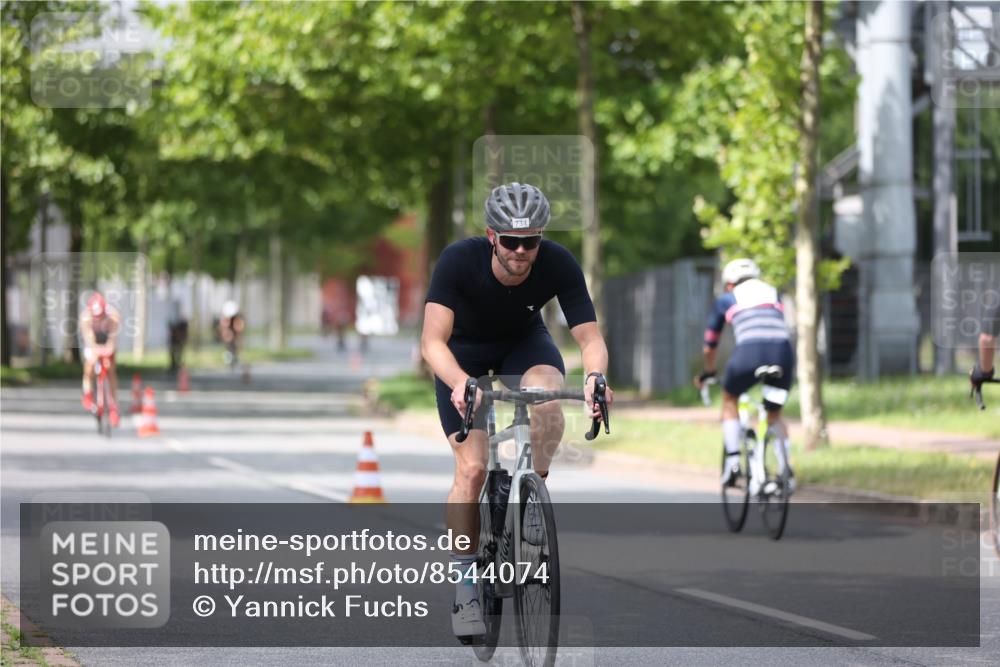 10.08.2025 - GEWOBA Citytriathlon Bremen Yannick Fuchs http://msf.ph/oto/8544074 10.08.2025 12:53:15 Radfahren 570, 734, 759, 833, 872, 895 meine-sportfotos.de