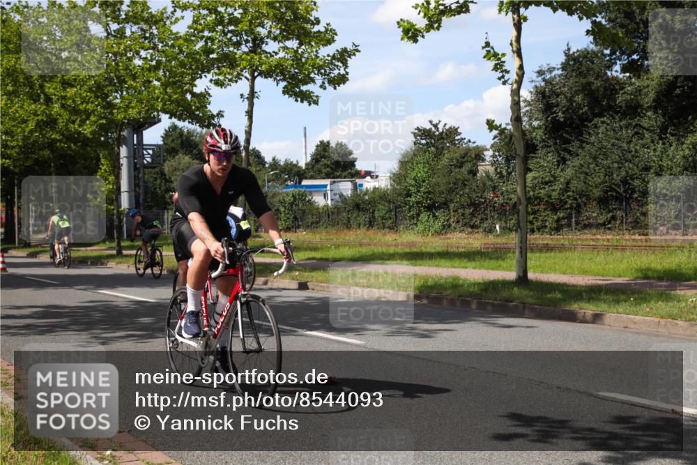 10.08.2025 - GEWOBA Citytriathlon Bremen Yannick Fuchs http://msf.ph/oto/8544093 10.08.2025 14:42:25 Radfahren 19, 145, 288, 303, 488 meine-sportfotos.de