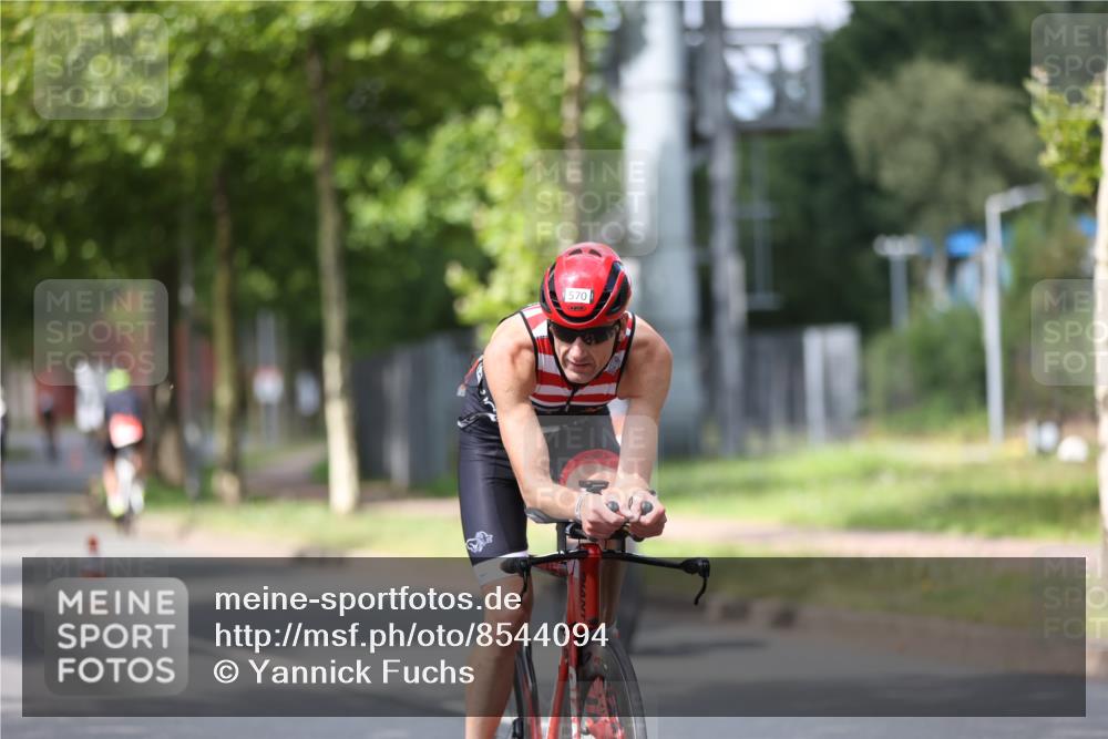 10.08.2025 - GEWOBA Citytriathlon Bremen Yannick Fuchs http://msf.ph/oto/8544094 10.08.2025 12:53:18 Radfahren 570, 734, 759, 833, 872, 902, 966 meine-sportfotos.de